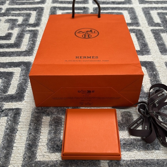 Hermes shopping tote, small gift box, and ribbon bundle - Picture 3 of 5